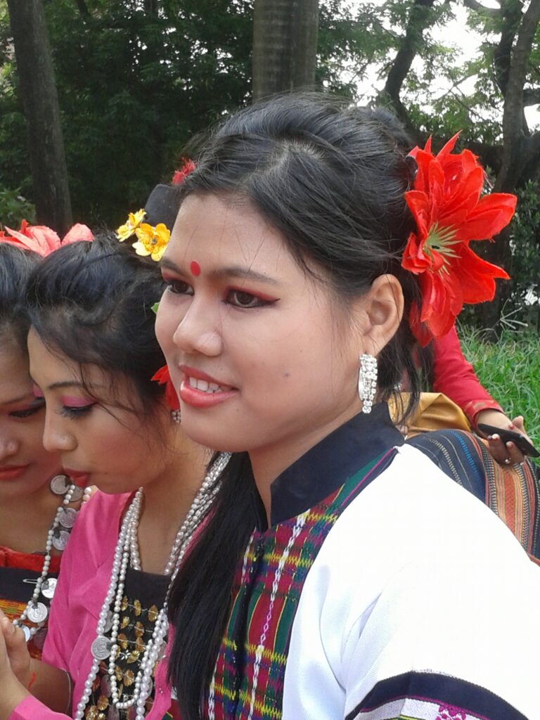 বম নৃত্যশিল্পী